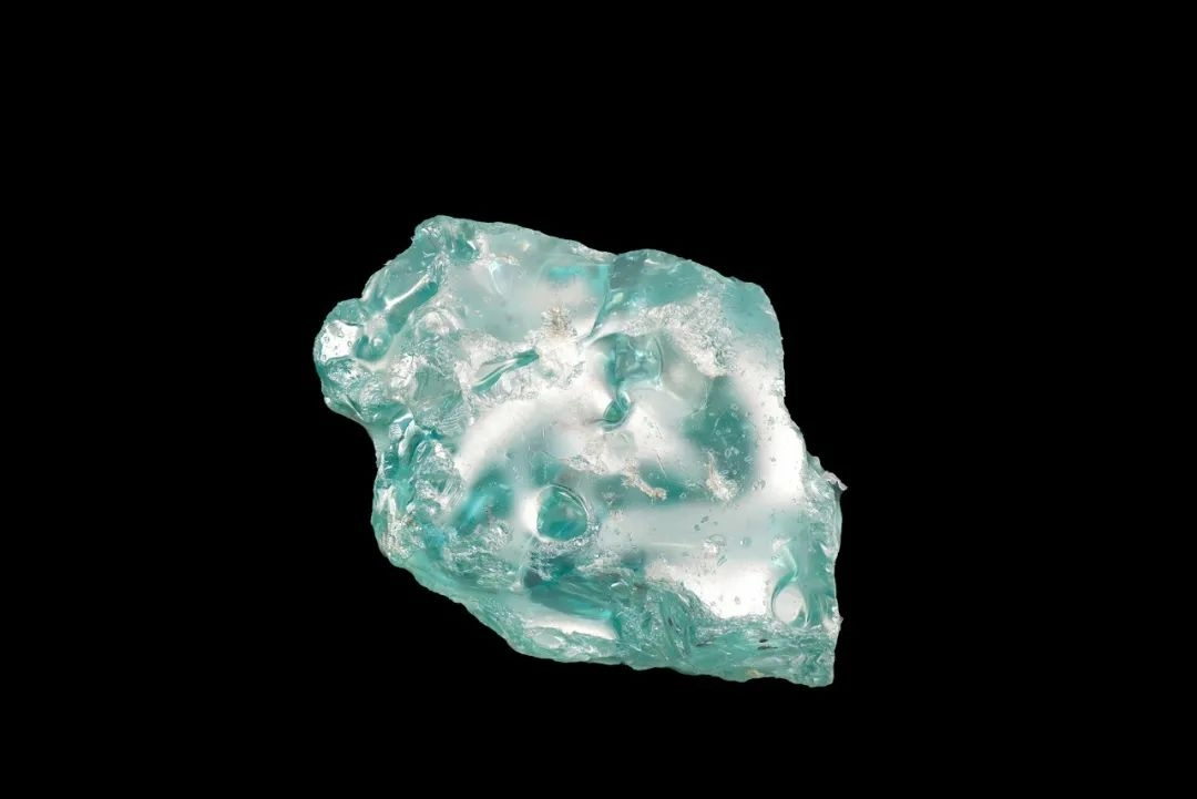 Green Silicon Carbide Under the Microscope